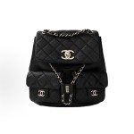 CHANEL⾹奈⼉ Duma 23P ⾦扣双C Logo  双肩包 ⿊⾊